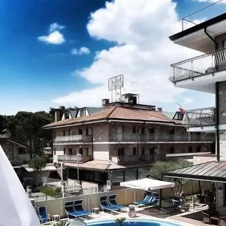 & Wellness Fra I Pini Otel 3*