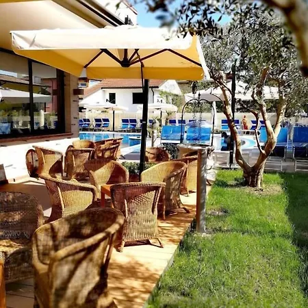 & Wellness Fra I Pini Otel 3*