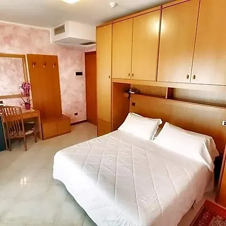 فندق & Wellness Fra I Pini لينانو سابيادورو